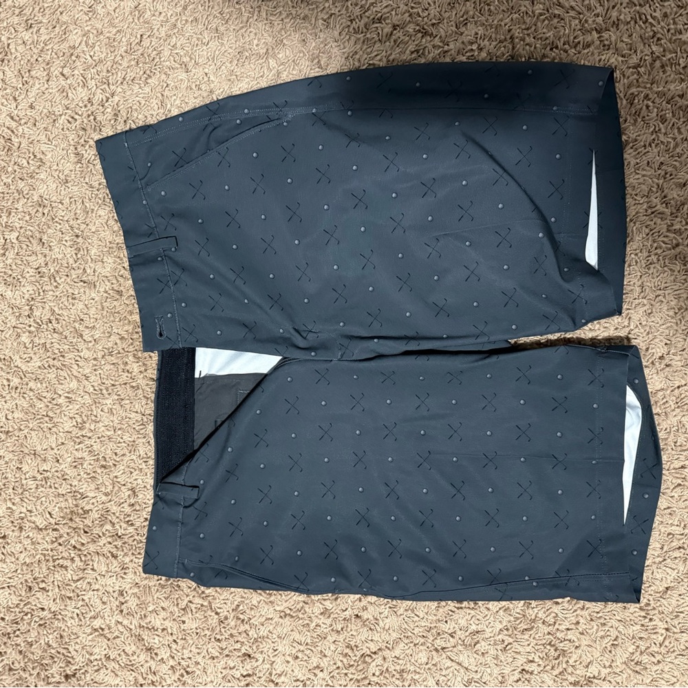 Greg Norman Stylish Dark Gray Patterned Golf Shorts